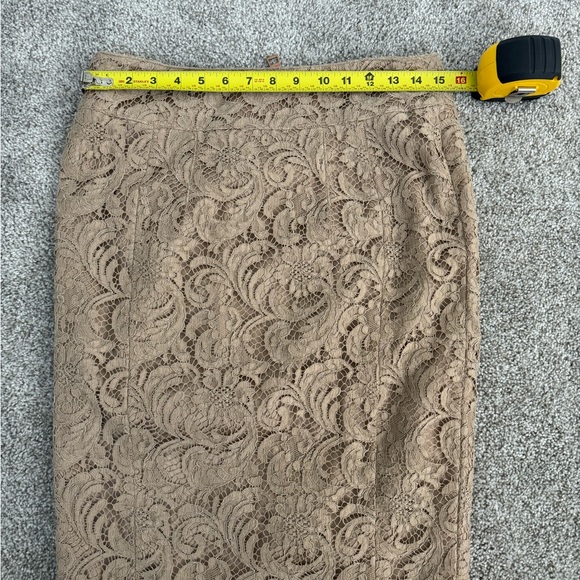 Burberry lace skirt - Picture 5 of 6